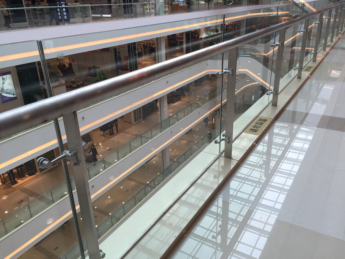 【杰辰護(hù)欄】商場、購物中心工程應(yīng)用介紹